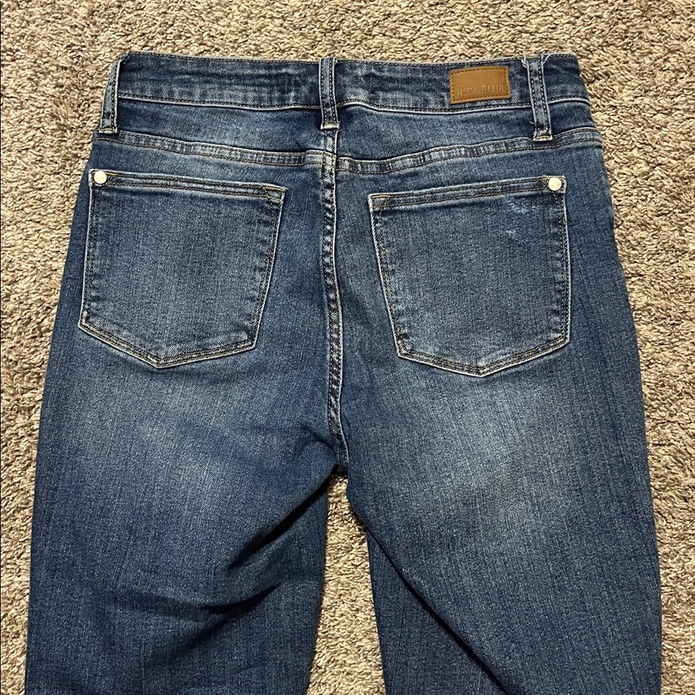 Judy Blue Vintage Relaxed Fit Distressed & Raw Hem Women’s Jeans 5/27 - Picture 7 of 8